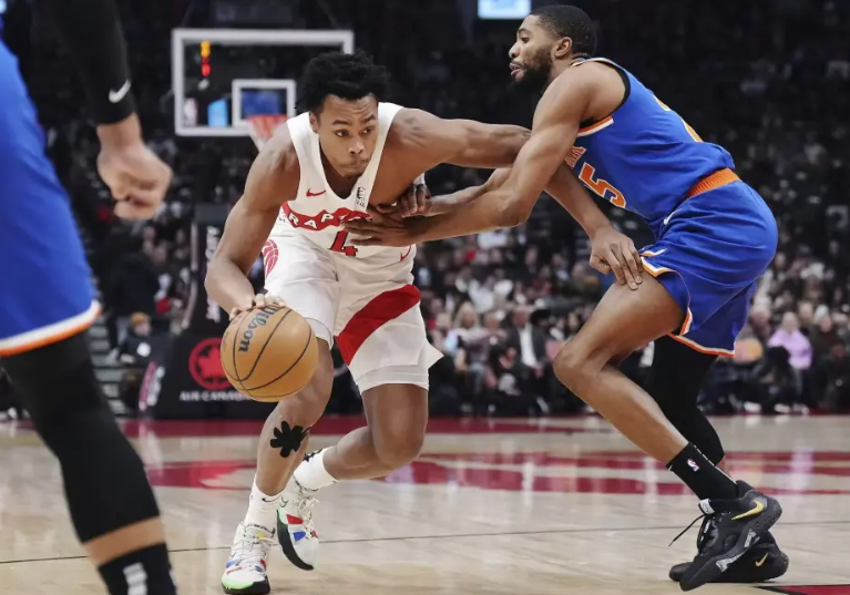 中欧体育官网-包含从金州勇士冲刺阶段队长鼓劲到风云突变俄克拉荷马雷霆清晨完成体检，纽约尼克斯防线松动备战英超的词条